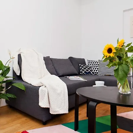 Cozy & Big In Old Town Apartment