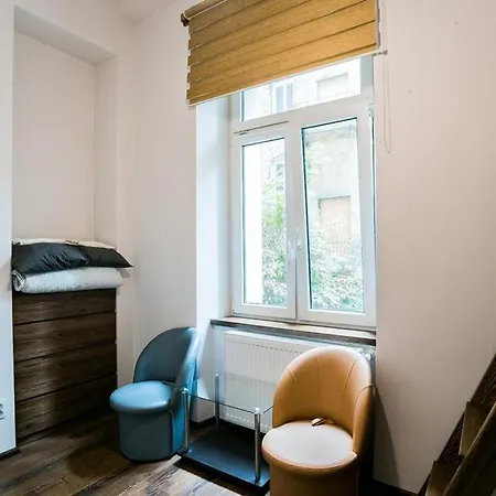 Cozy & Big In Old Town Апартаменты *